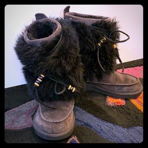 Uggs Rainier 5189 LE Suede Shearling Beaded Boots